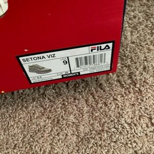 Fila Setona Viz Sneakers in Gray and White